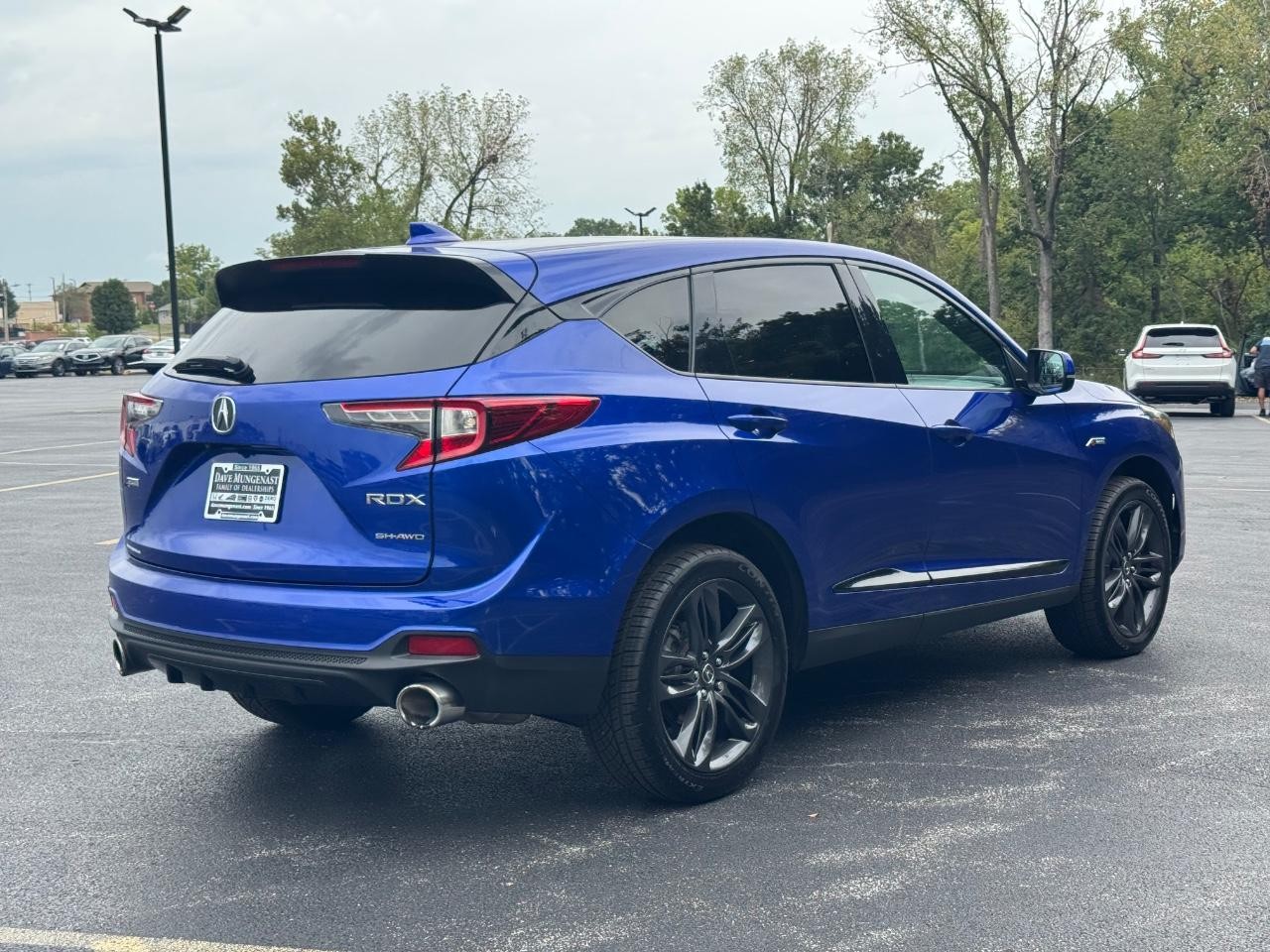 Acura RDX Vehicle Full-screen Gallery Image 03