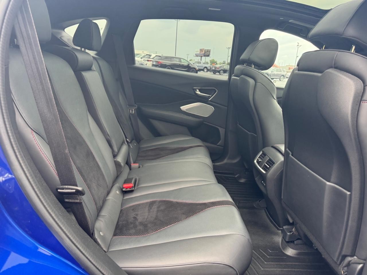 Acura RDX Vehicle Full-screen Gallery Image 10