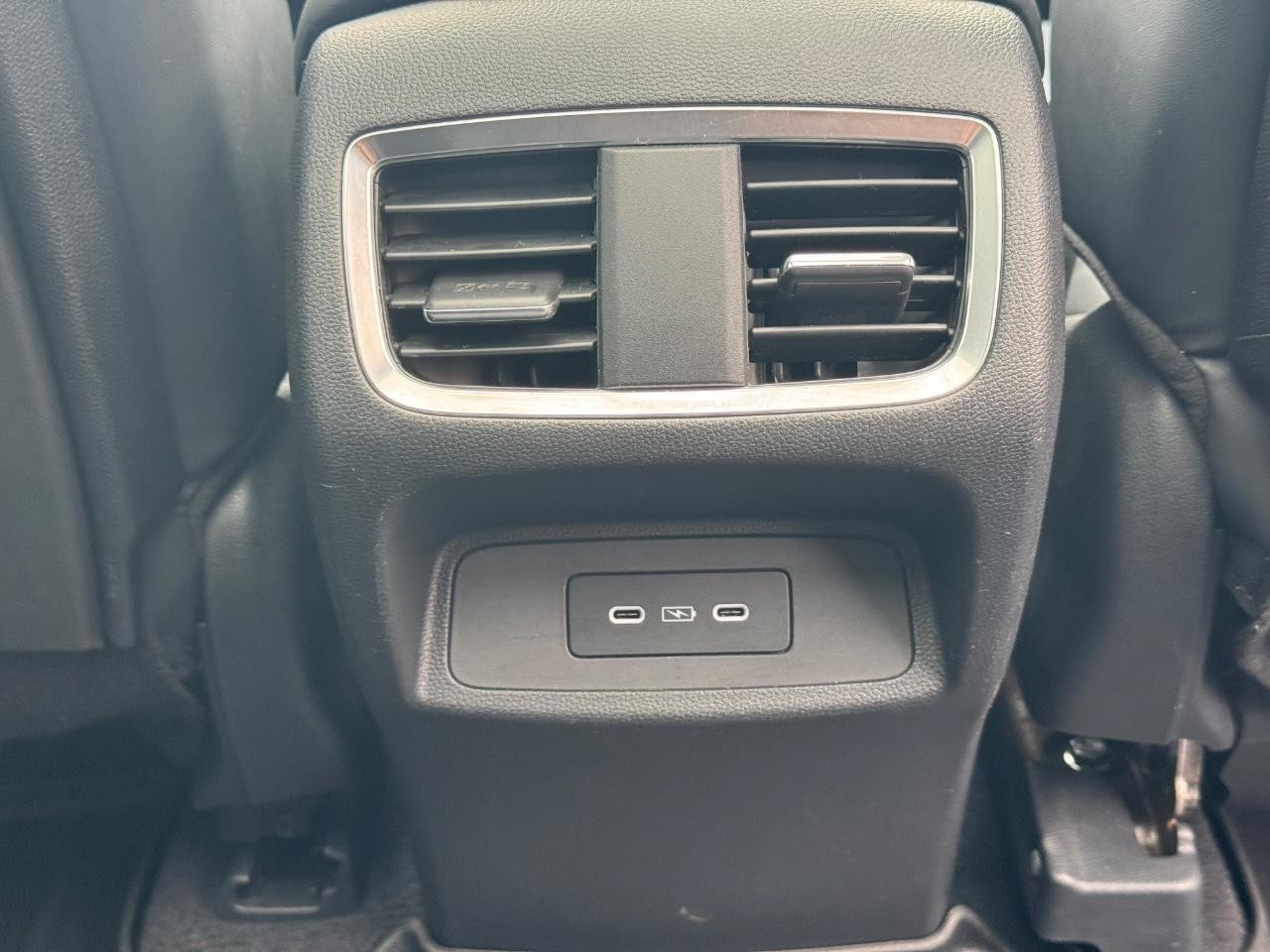 Acura RDX Vehicle Full-screen Gallery Image 16