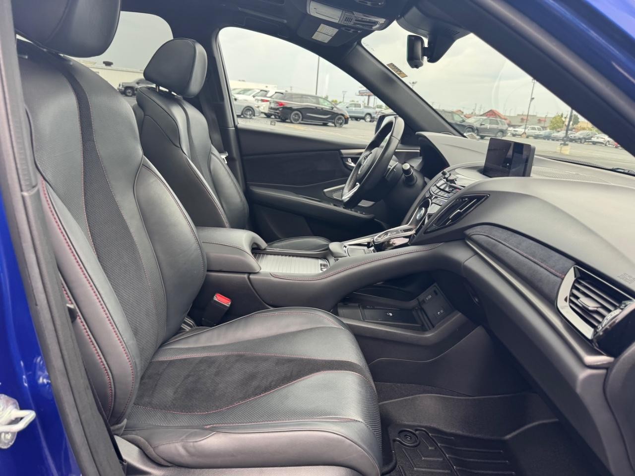 Acura RDX Vehicle Full-screen Gallery Image 17
