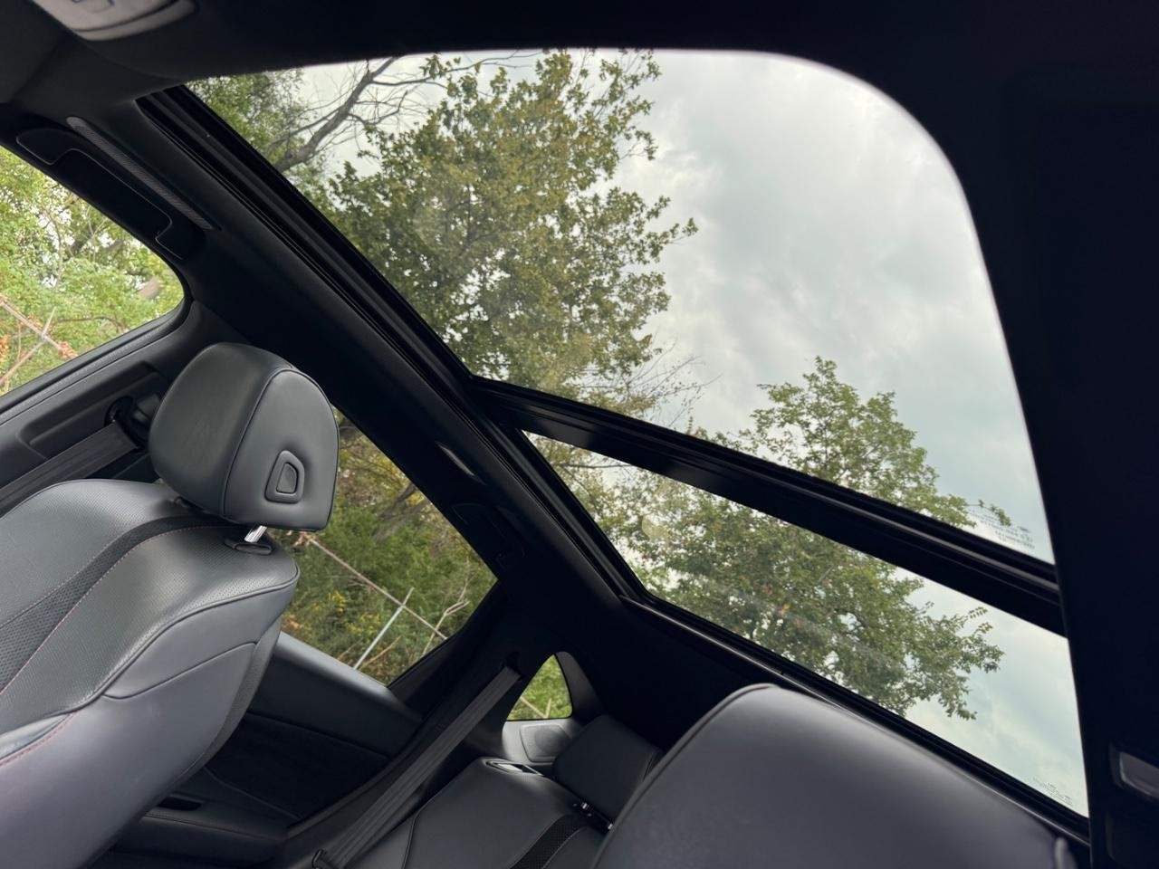 Acura RDX Vehicle Full-screen Gallery Image 19