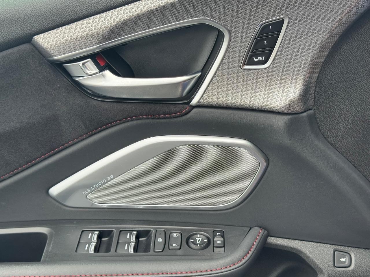 Acura RDX Vehicle Full-screen Gallery Image 26