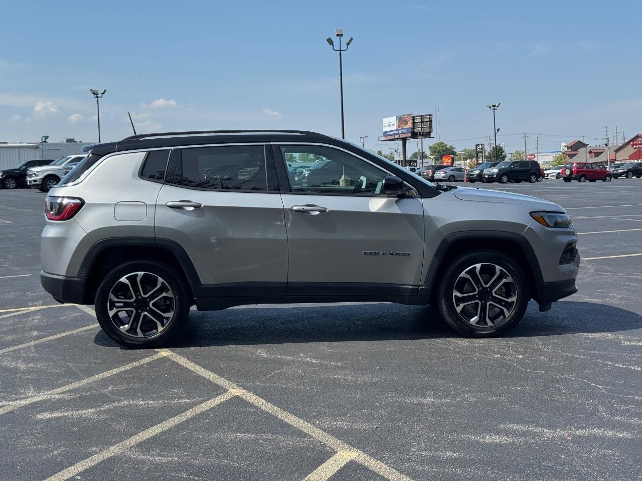 Jeep Compass Vehicle Full-screen Gallery Image 02