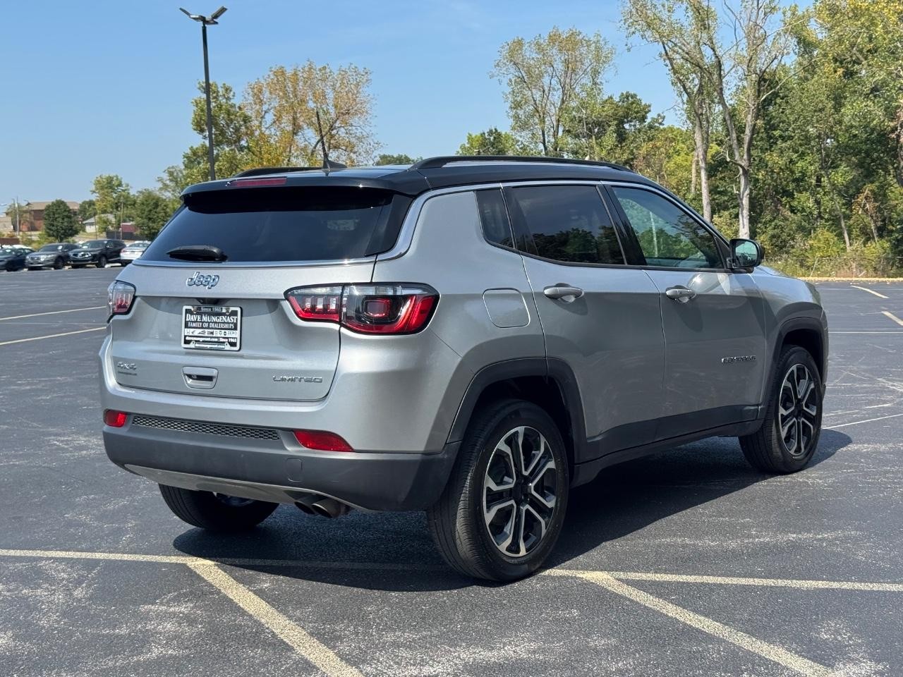 Jeep Compass Vehicle Full-screen Gallery Image 03