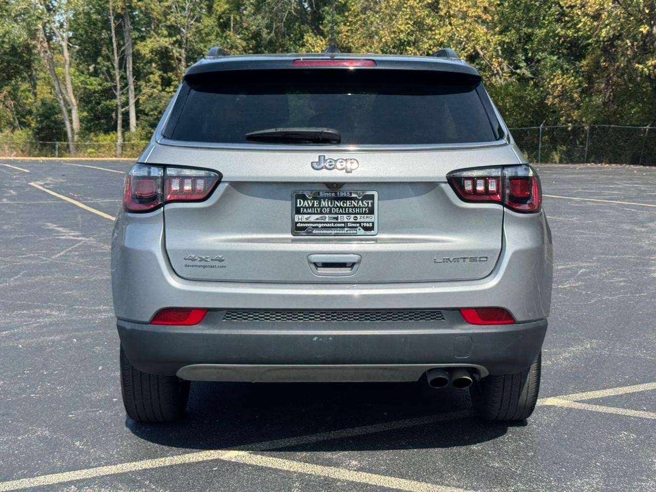 Jeep Compass Vehicle Full-screen Gallery Image 05