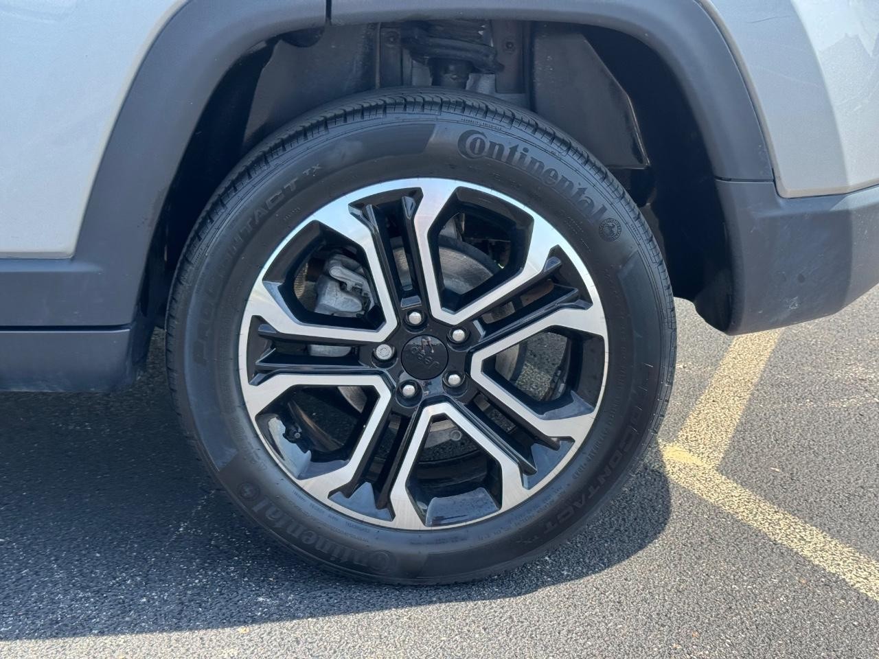 Jeep Compass Vehicle Full-screen Gallery Image 07