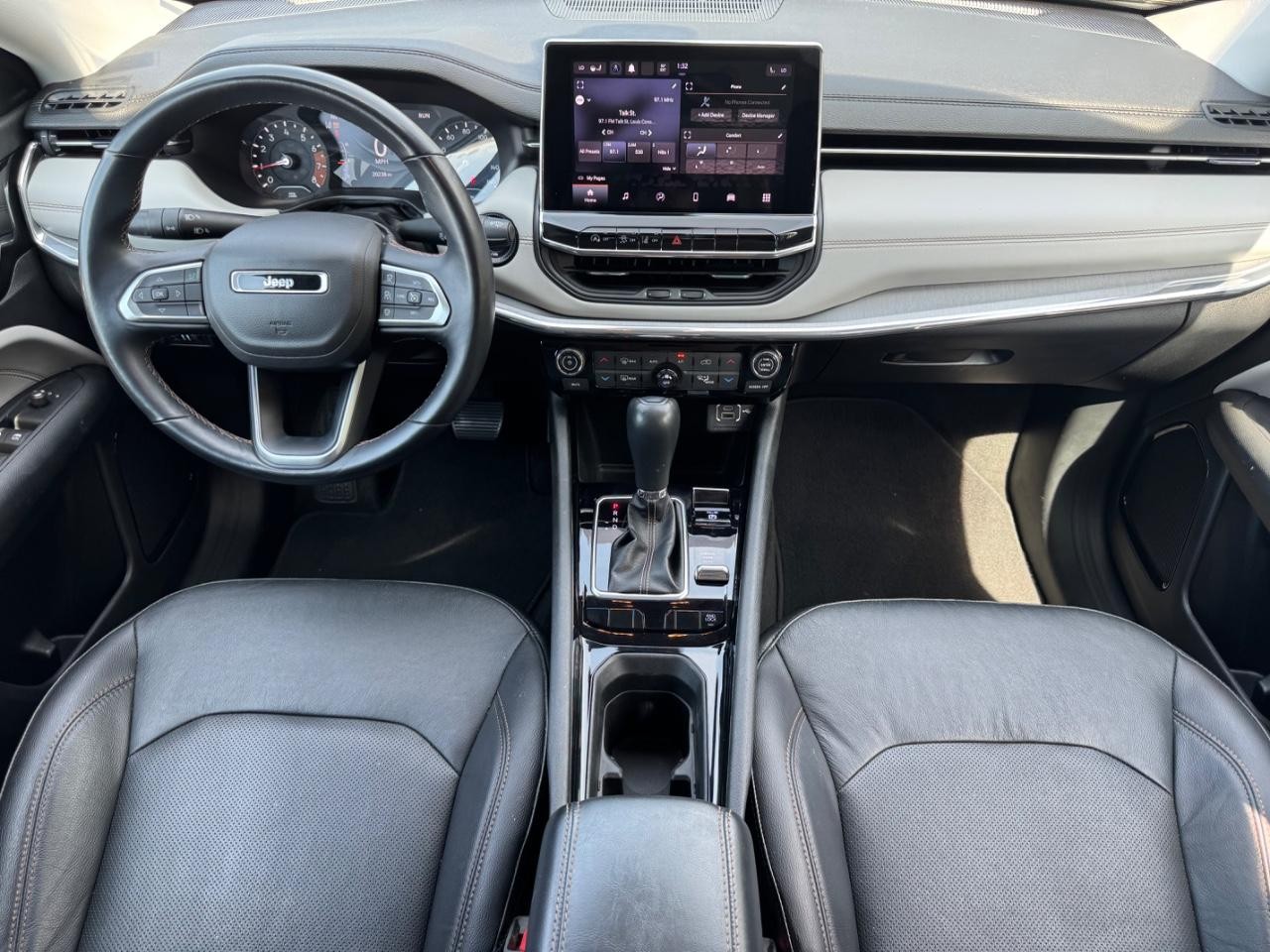 Jeep Compass Vehicle Full-screen Gallery Image 11