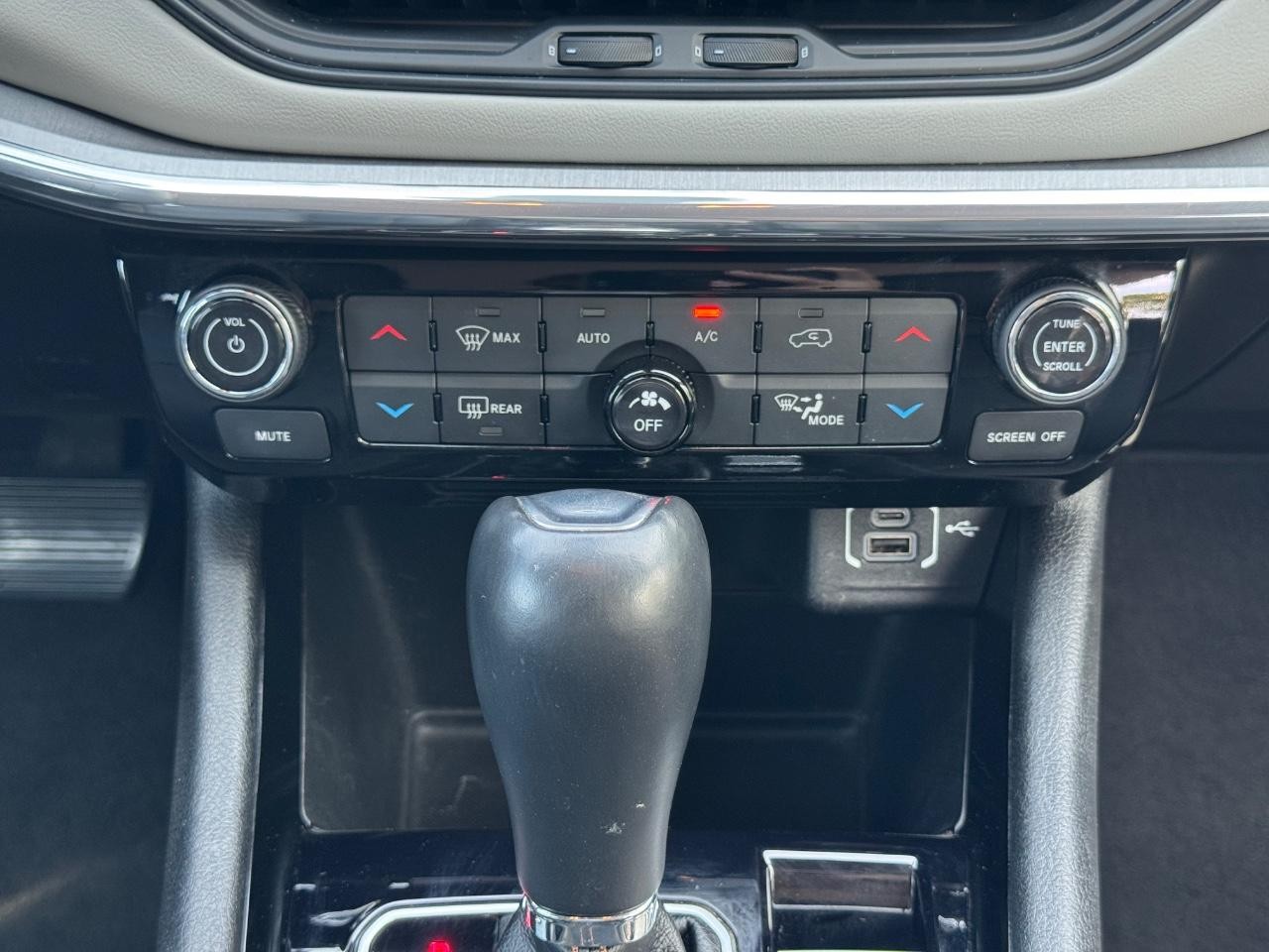 Jeep Compass Vehicle Full-screen Gallery Image 14