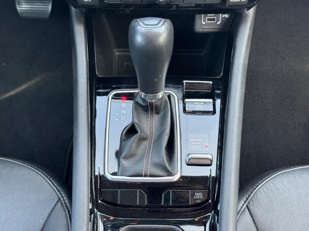 Jeep Compass Vehicle Full-screen Gallery Image 15