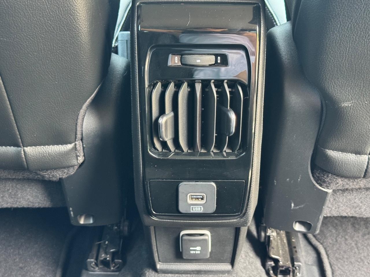 Jeep Compass Vehicle Full-screen Gallery Image 16