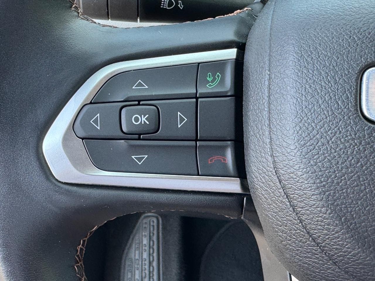 Jeep Compass Vehicle Full-screen Gallery Image 20