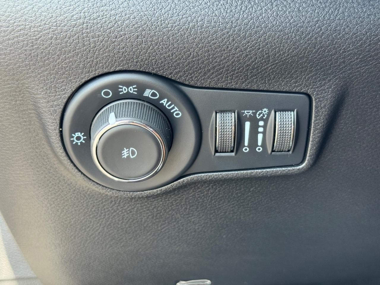 Jeep Compass Vehicle Full-screen Gallery Image 22