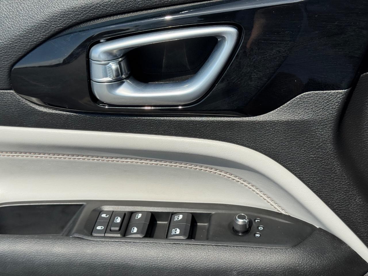 Jeep Compass Vehicle Full-screen Gallery Image 24