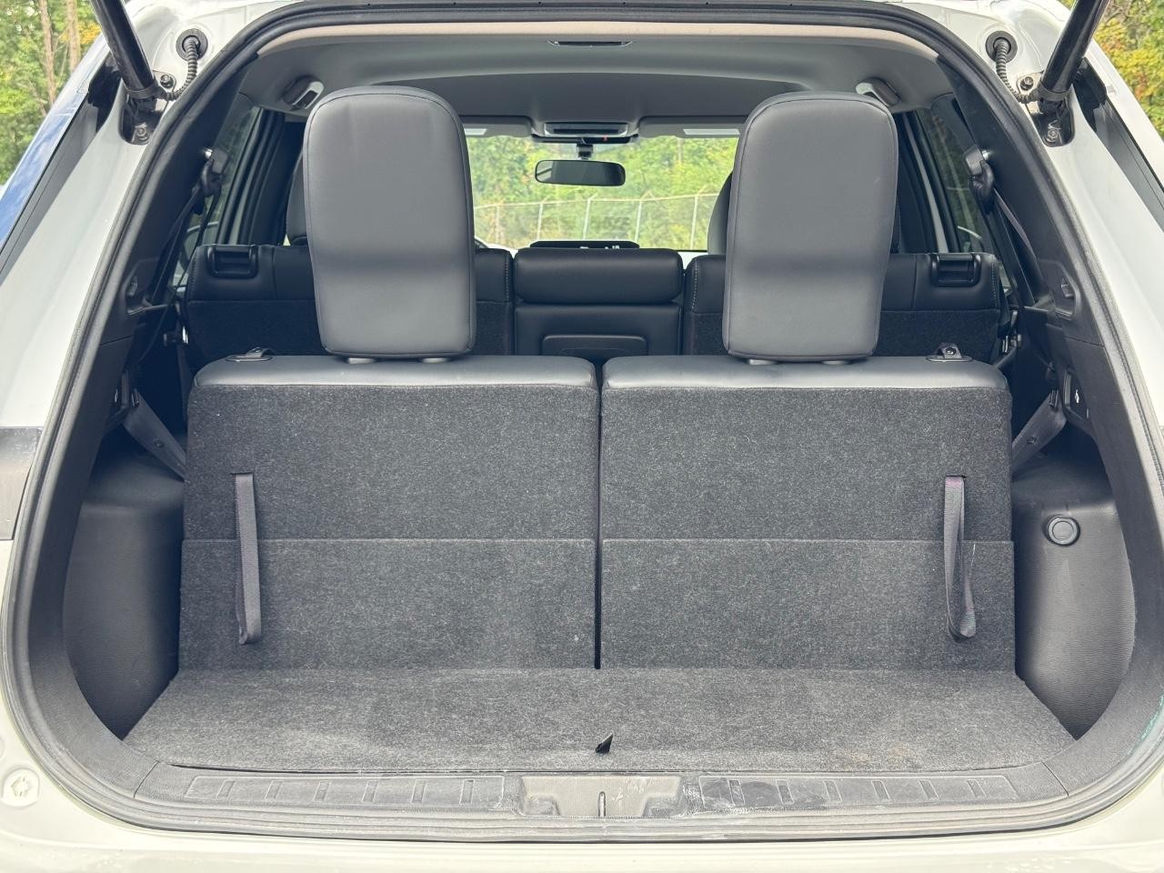 Mitsubishi Outlander Vehicle Full-screen Gallery Image 04