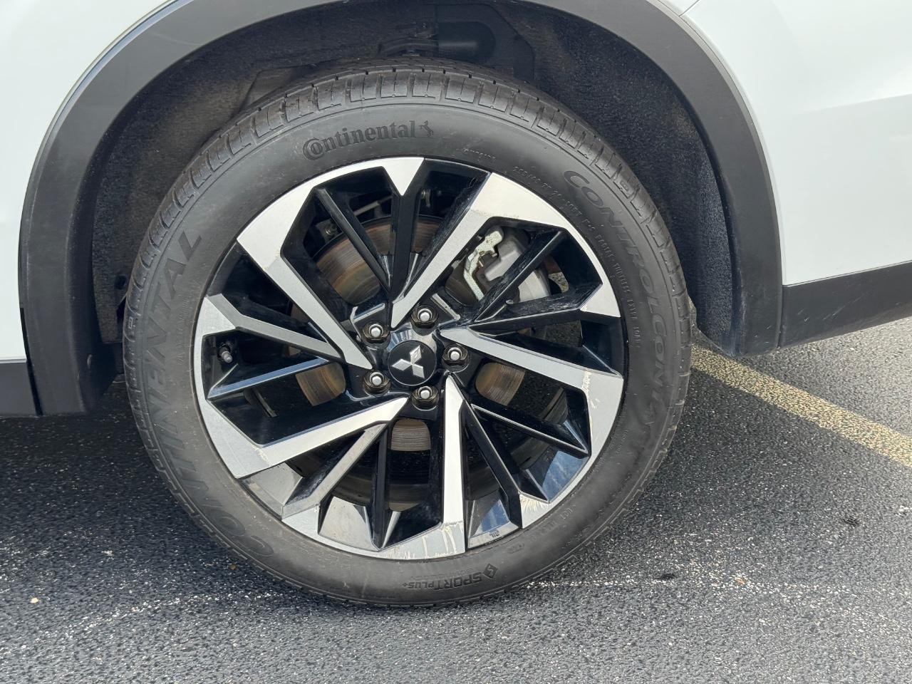 Mitsubishi Outlander Vehicle Full-screen Gallery Image 07