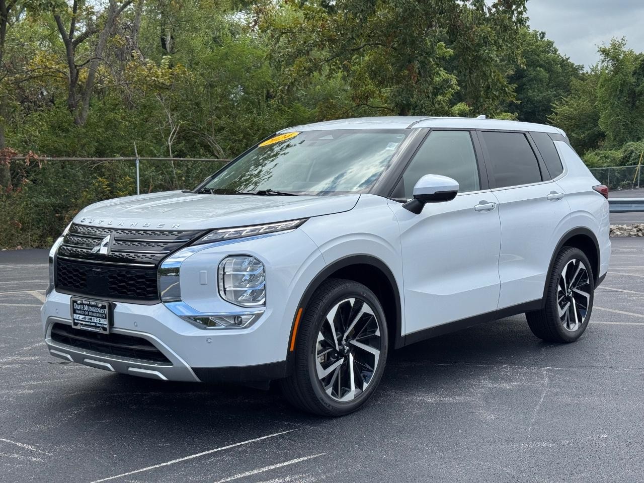 Mitsubishi Outlander Vehicle Full-screen Gallery Image 08