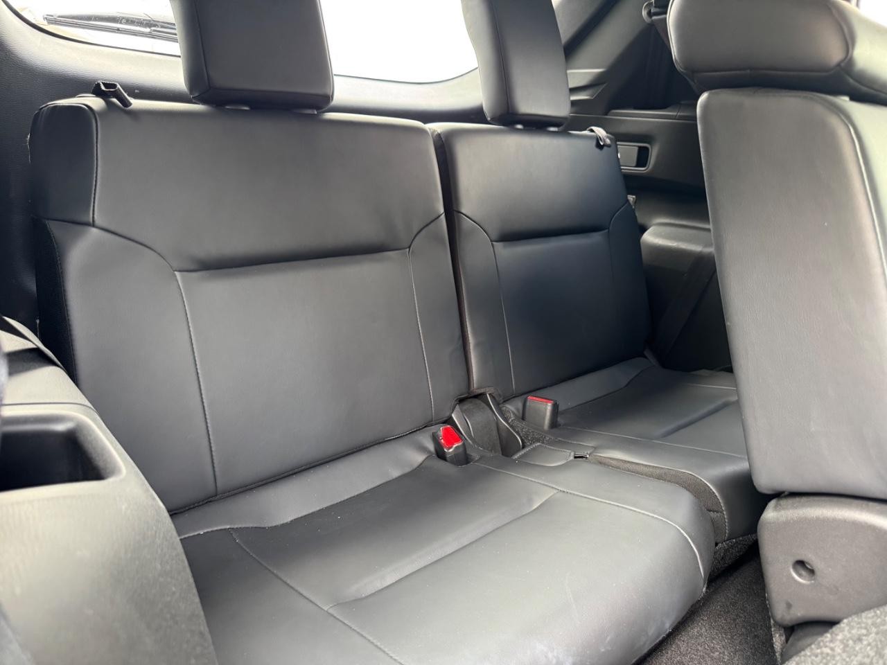 Mitsubishi Outlander Vehicle Full-screen Gallery Image 11