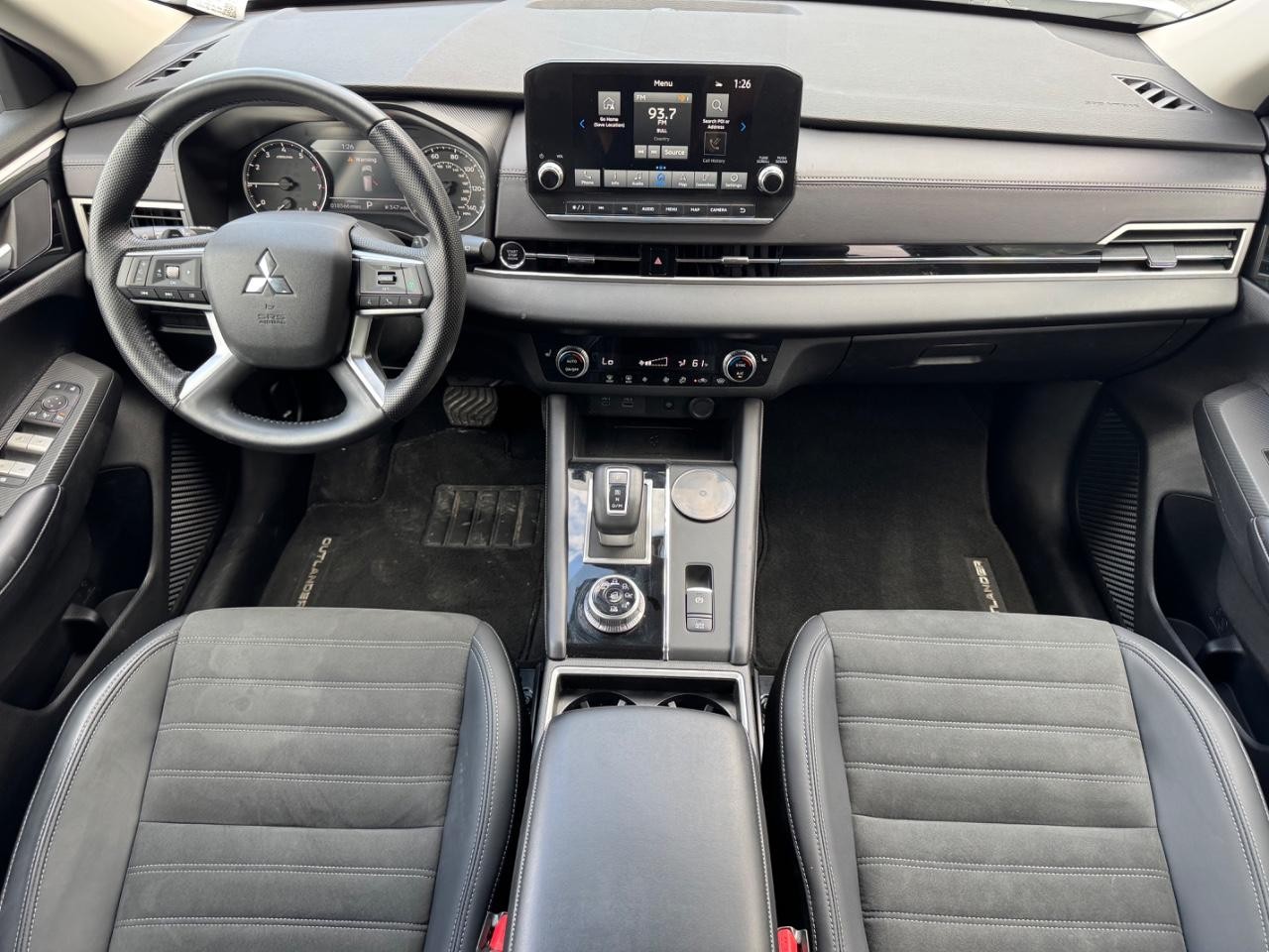 Mitsubishi Outlander Vehicle Full-screen Gallery Image 12