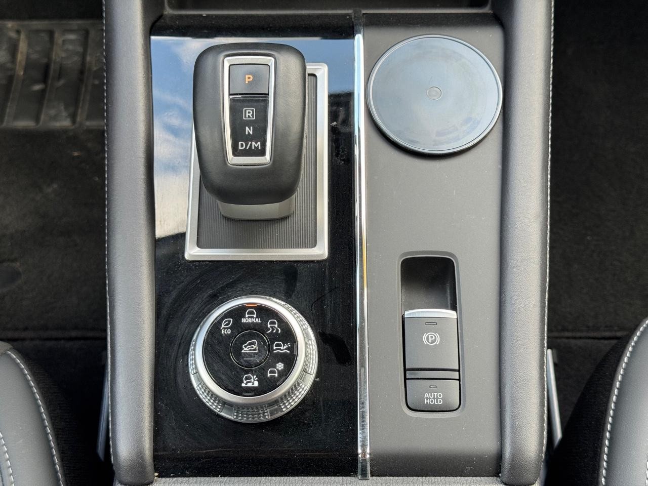 Mitsubishi Outlander Vehicle Full-screen Gallery Image 16