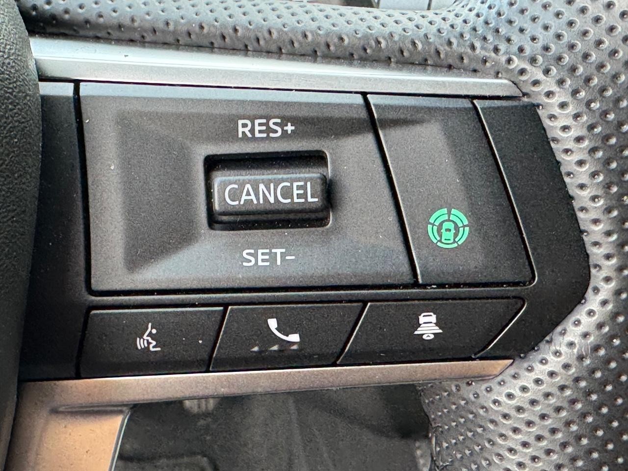 Mitsubishi Outlander Vehicle Full-screen Gallery Image 22