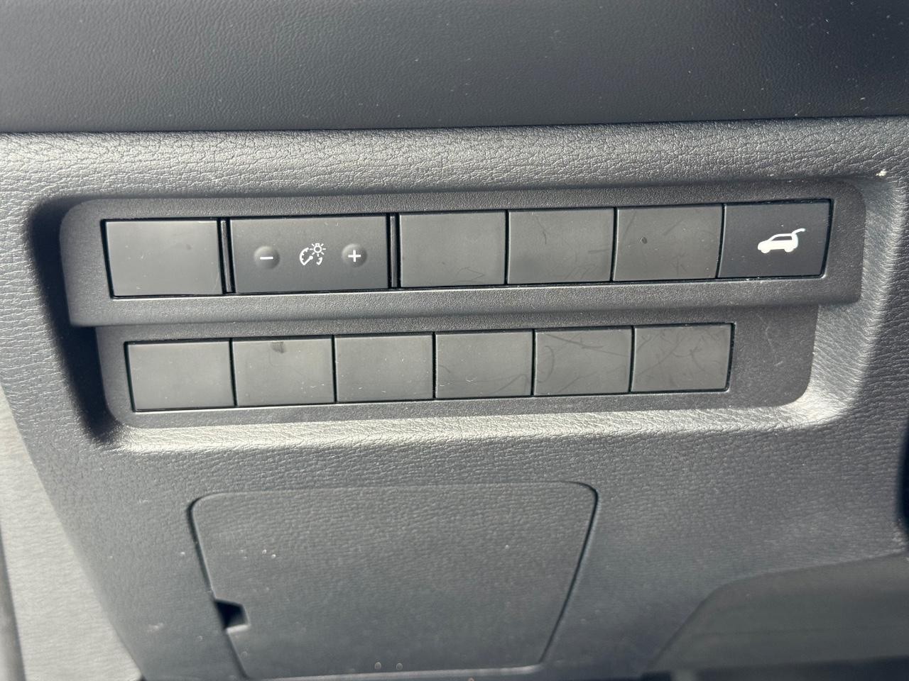 Mitsubishi Outlander Vehicle Full-screen Gallery Image 23