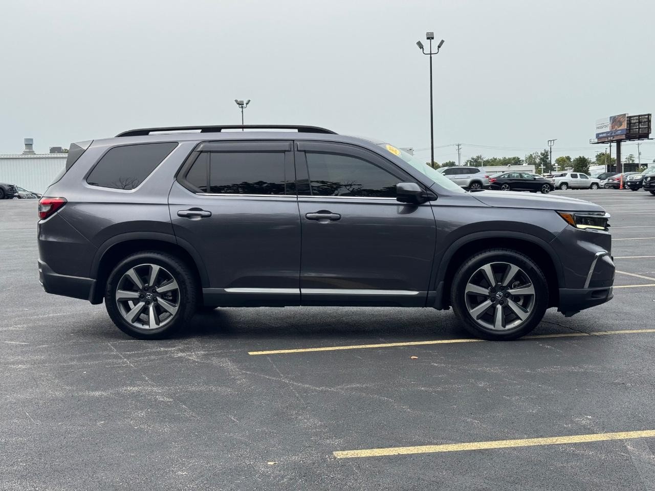 Honda Pilot Vehicle Full-screen Gallery Image 02