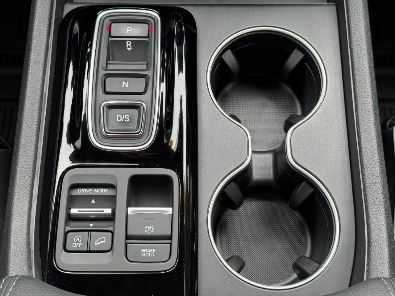 Honda Pilot Vehicle Full-screen Gallery Image 16