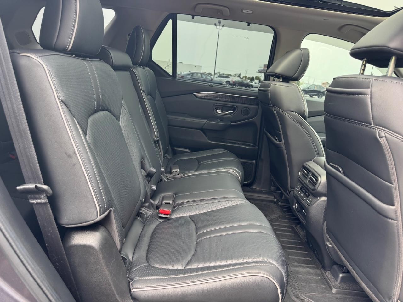 Honda Pilot Vehicle Full-screen Gallery Image 18