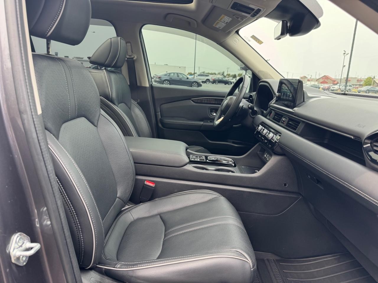 Honda Pilot Vehicle Full-screen Gallery Image 19