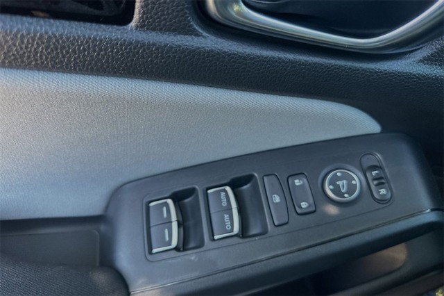 Honda Civic Sedan Hybrid Vehicle Full-screen Gallery Image 16