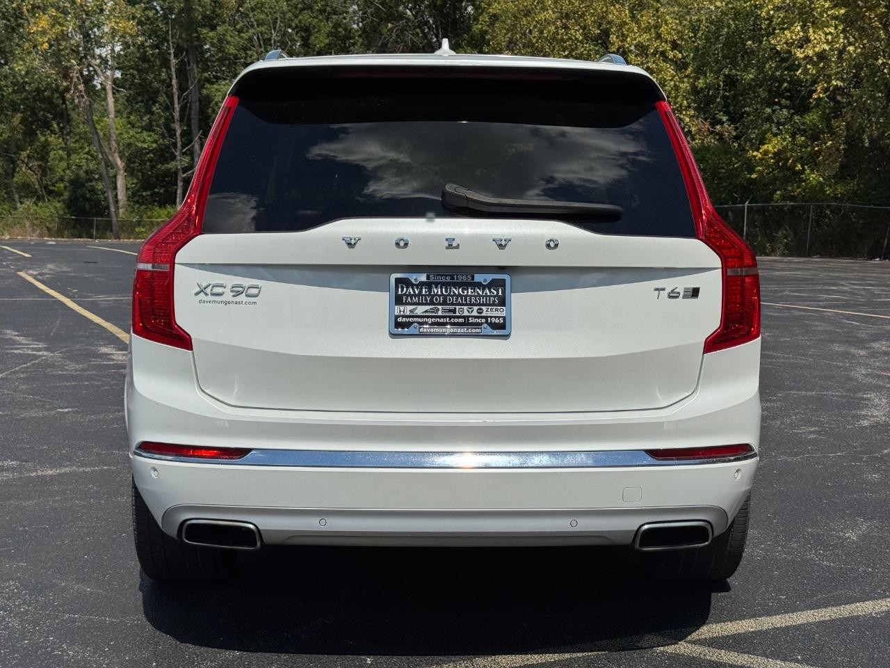 Volvo XC90 Vehicle Full-screen Gallery Image 05