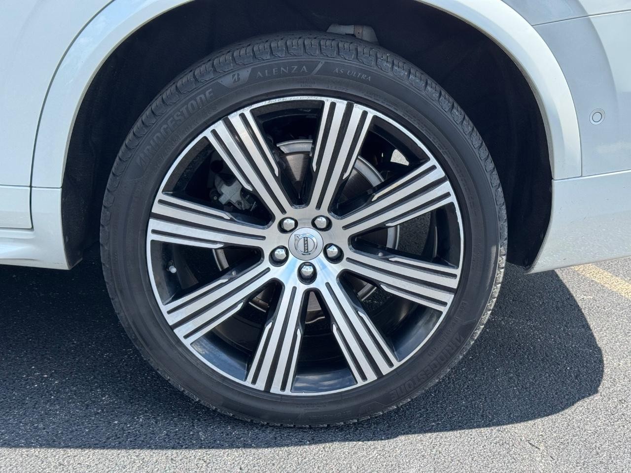 Volvo XC90 Vehicle Full-screen Gallery Image 07