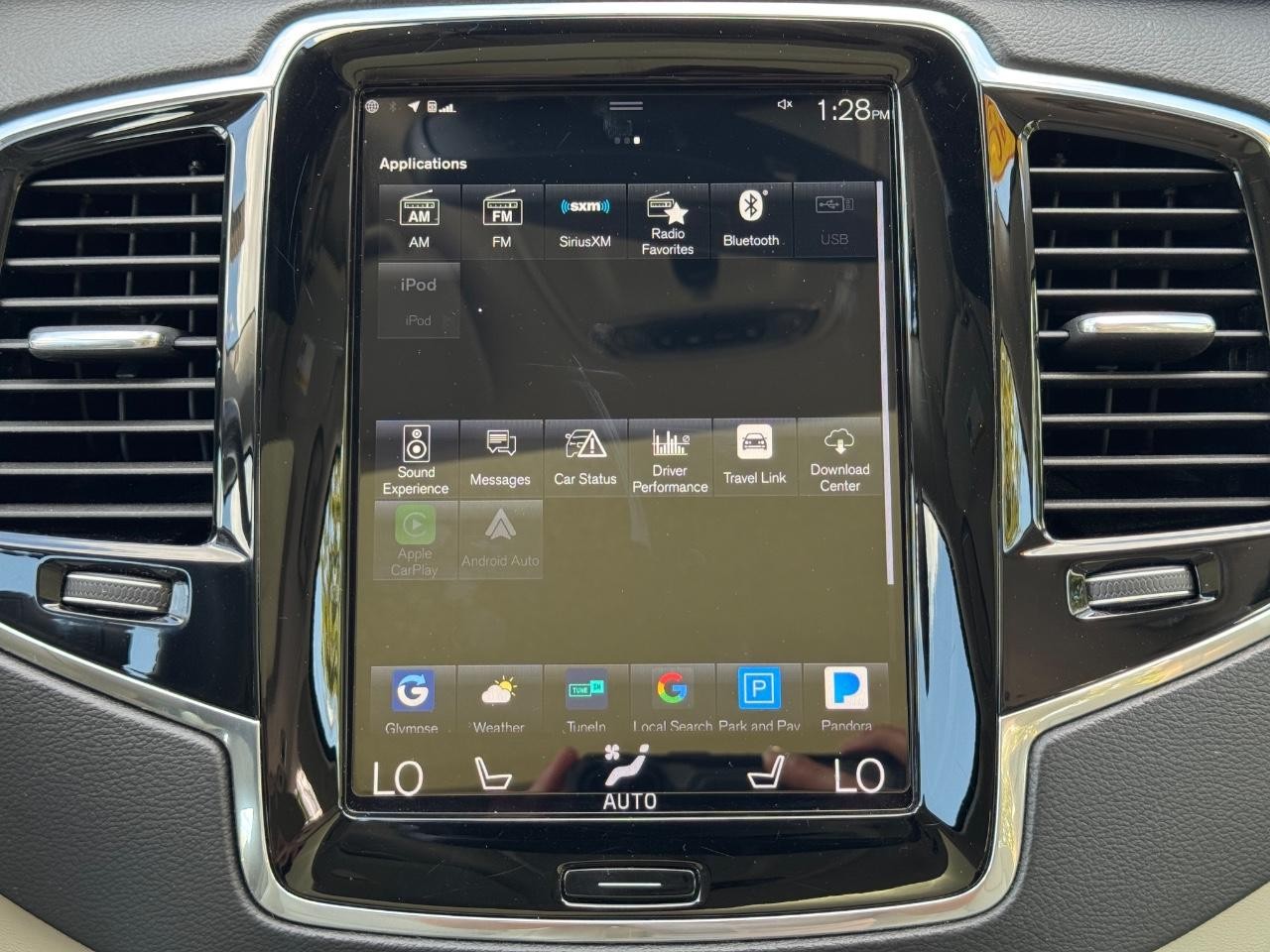 Volvo XC90 Vehicle Full-screen Gallery Image 13