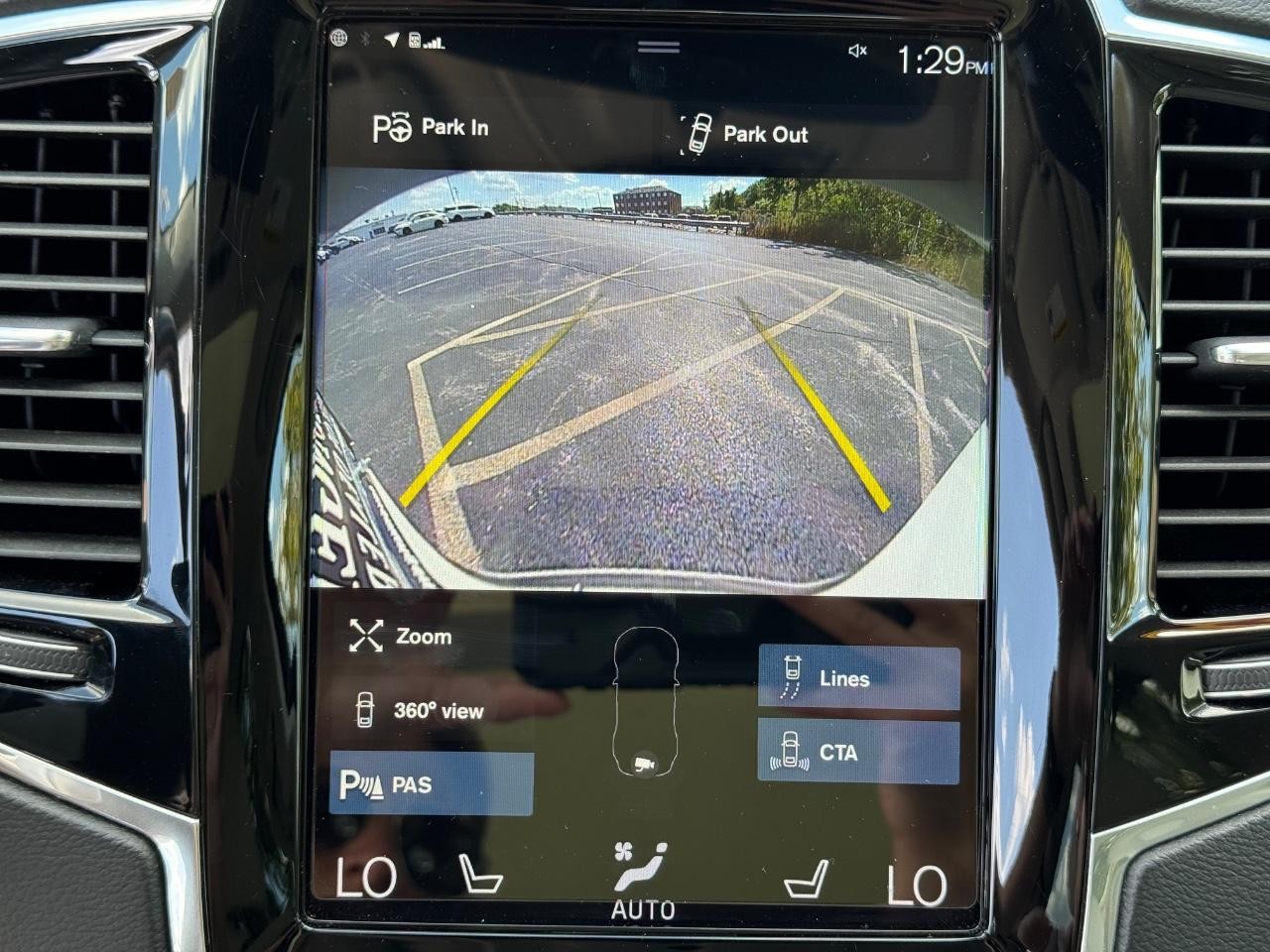 Volvo XC90 Vehicle Full-screen Gallery Image 24