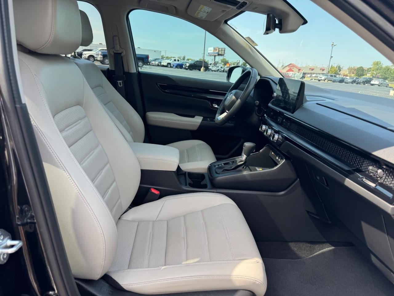 Honda CR-V Vehicle Full-screen Gallery Image 17