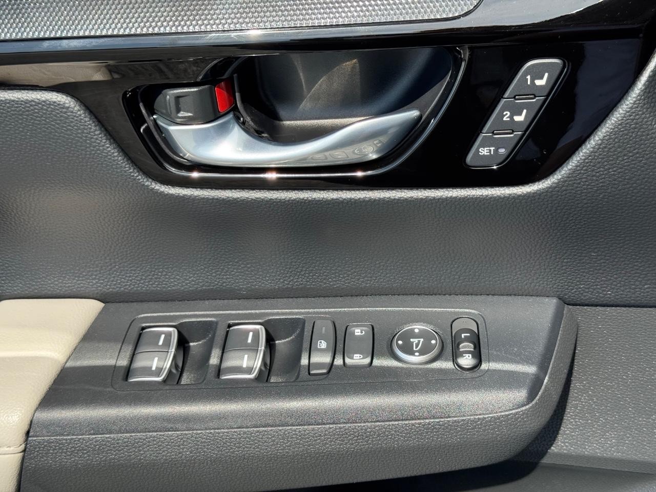 Honda CR-V Vehicle Full-screen Gallery Image 25