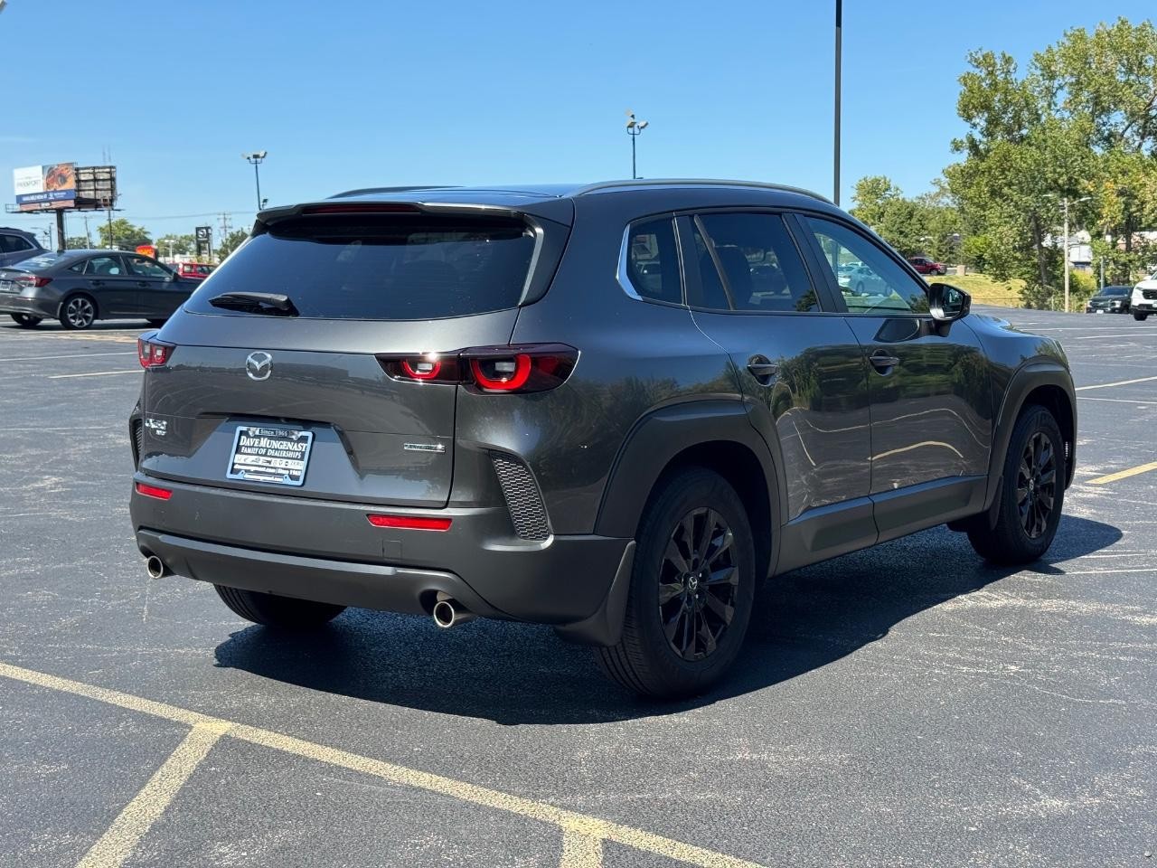 Mazda CX-50 Vehicle Full-screen Gallery Image 03