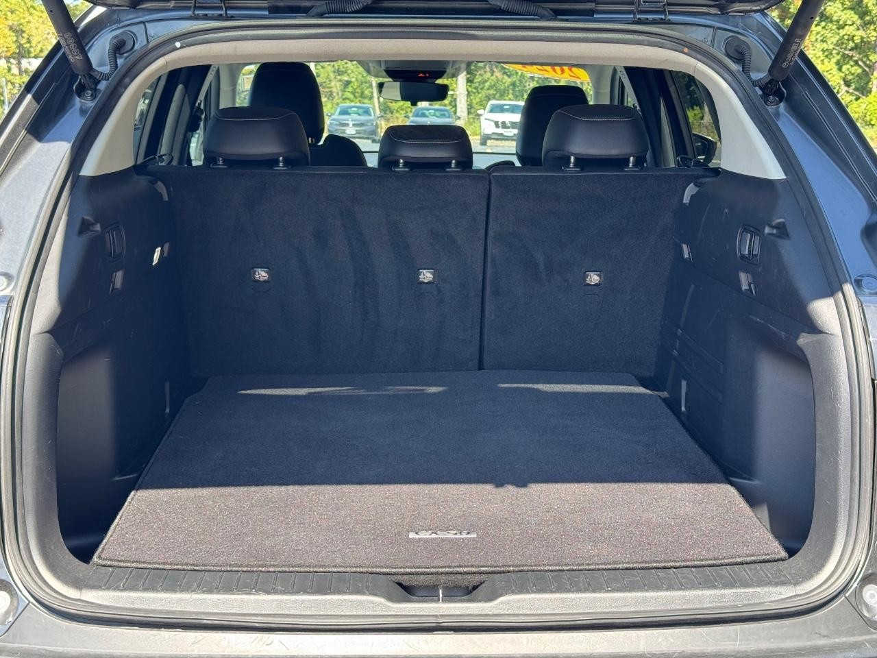 Mazda CX-50 Vehicle Full-screen Gallery Image 04