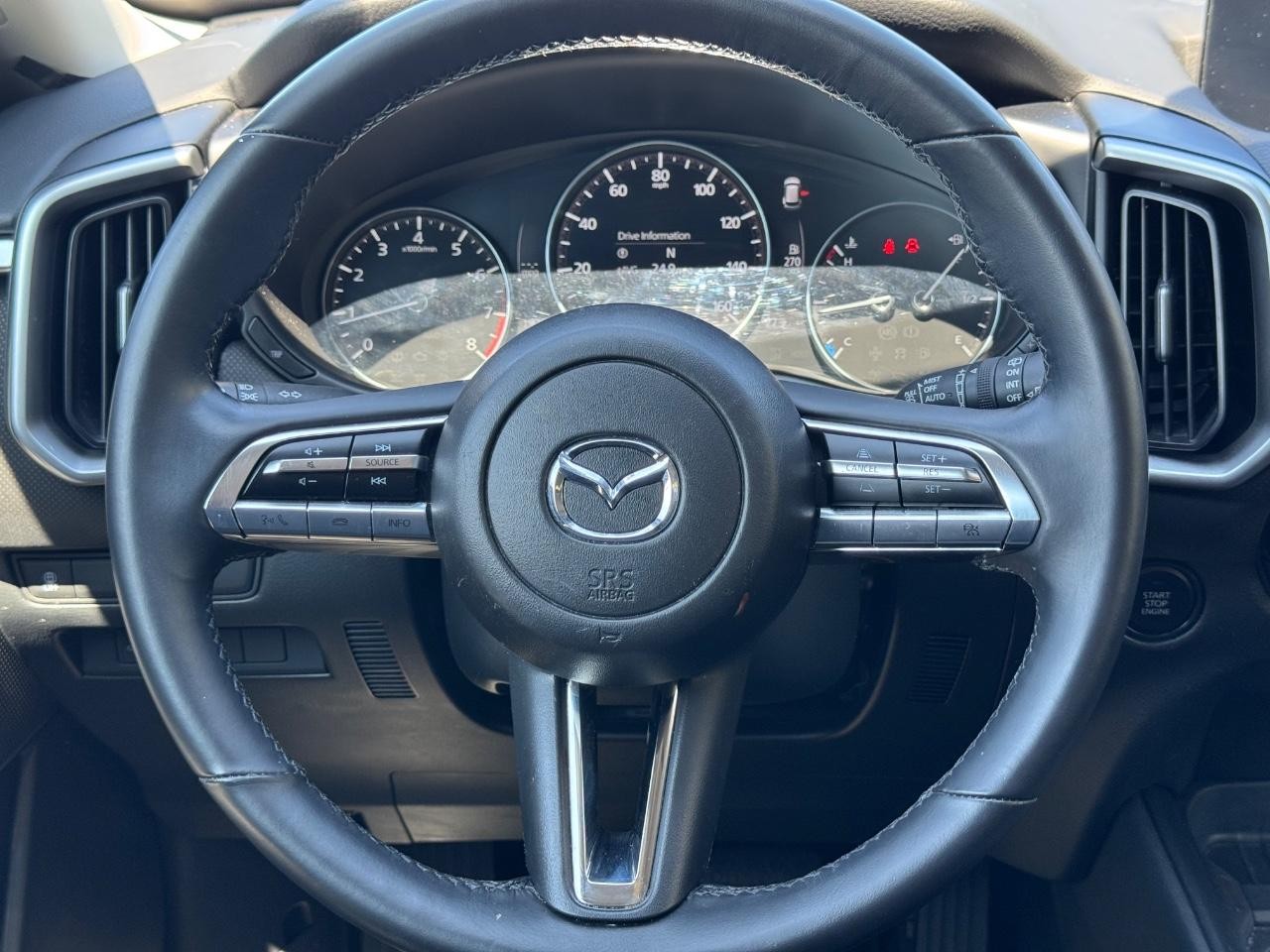 Mazda CX-50 Vehicle Full-screen Gallery Image 12