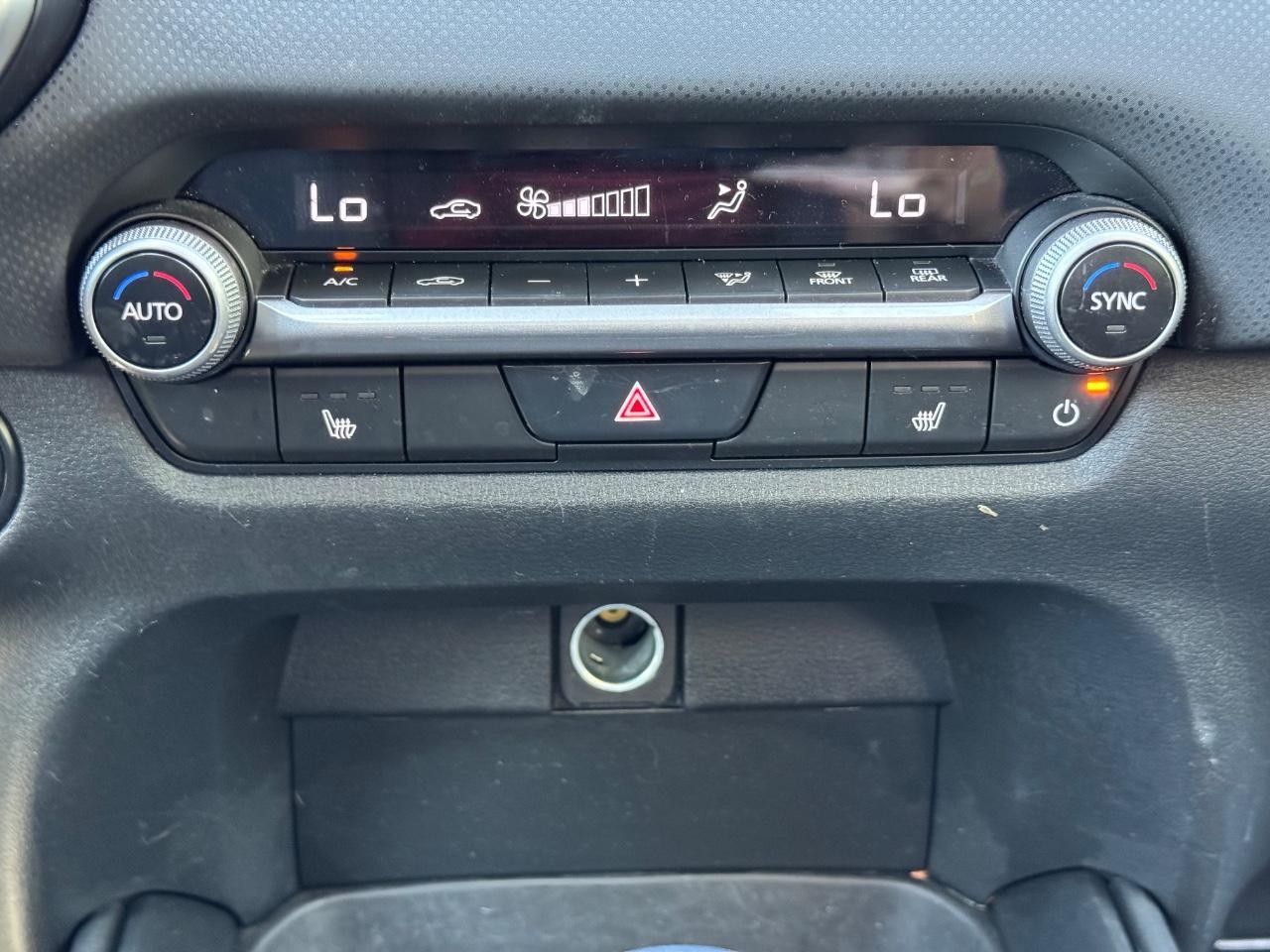 Mazda CX-50 Vehicle Full-screen Gallery Image 14