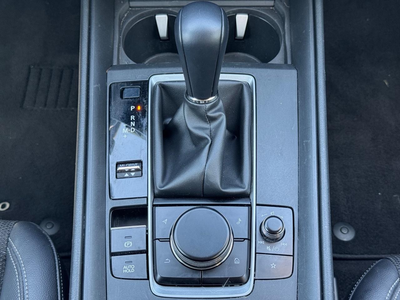 Mazda CX-50 Vehicle Full-screen Gallery Image 15