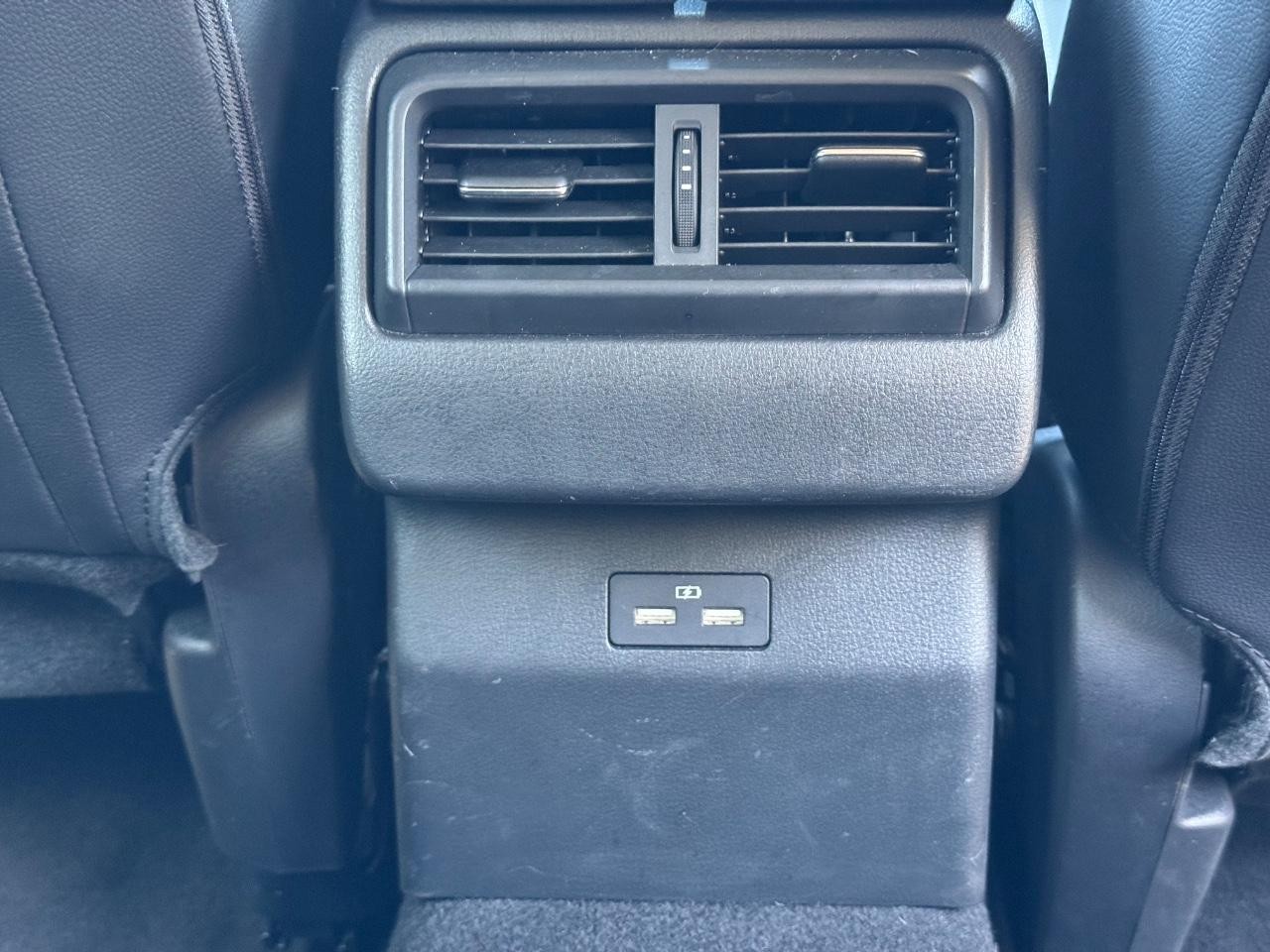 Mazda CX-50 Vehicle Full-screen Gallery Image 16