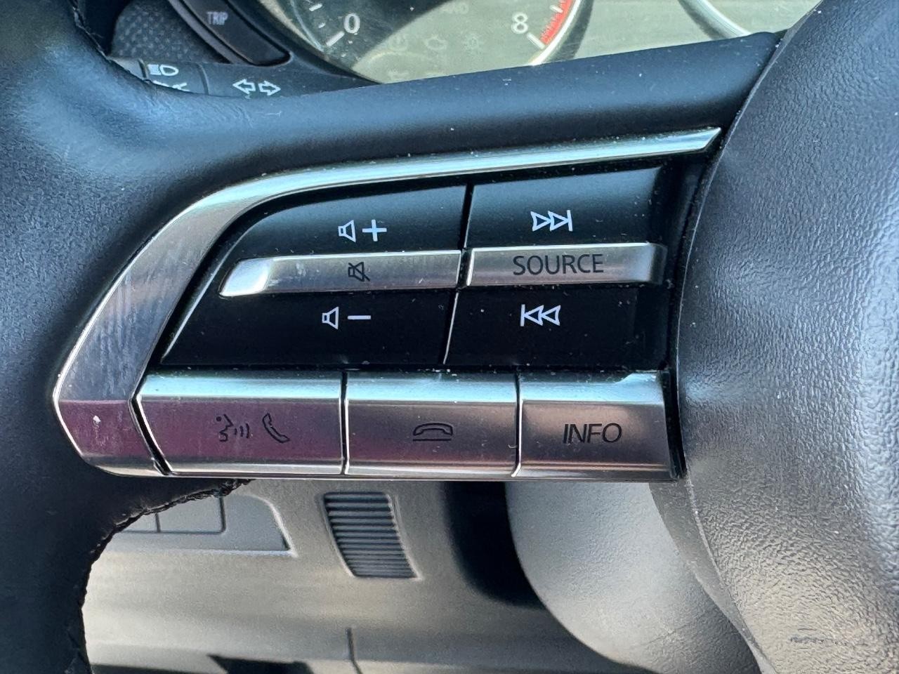 Mazda CX-50 Vehicle Full-screen Gallery Image 20