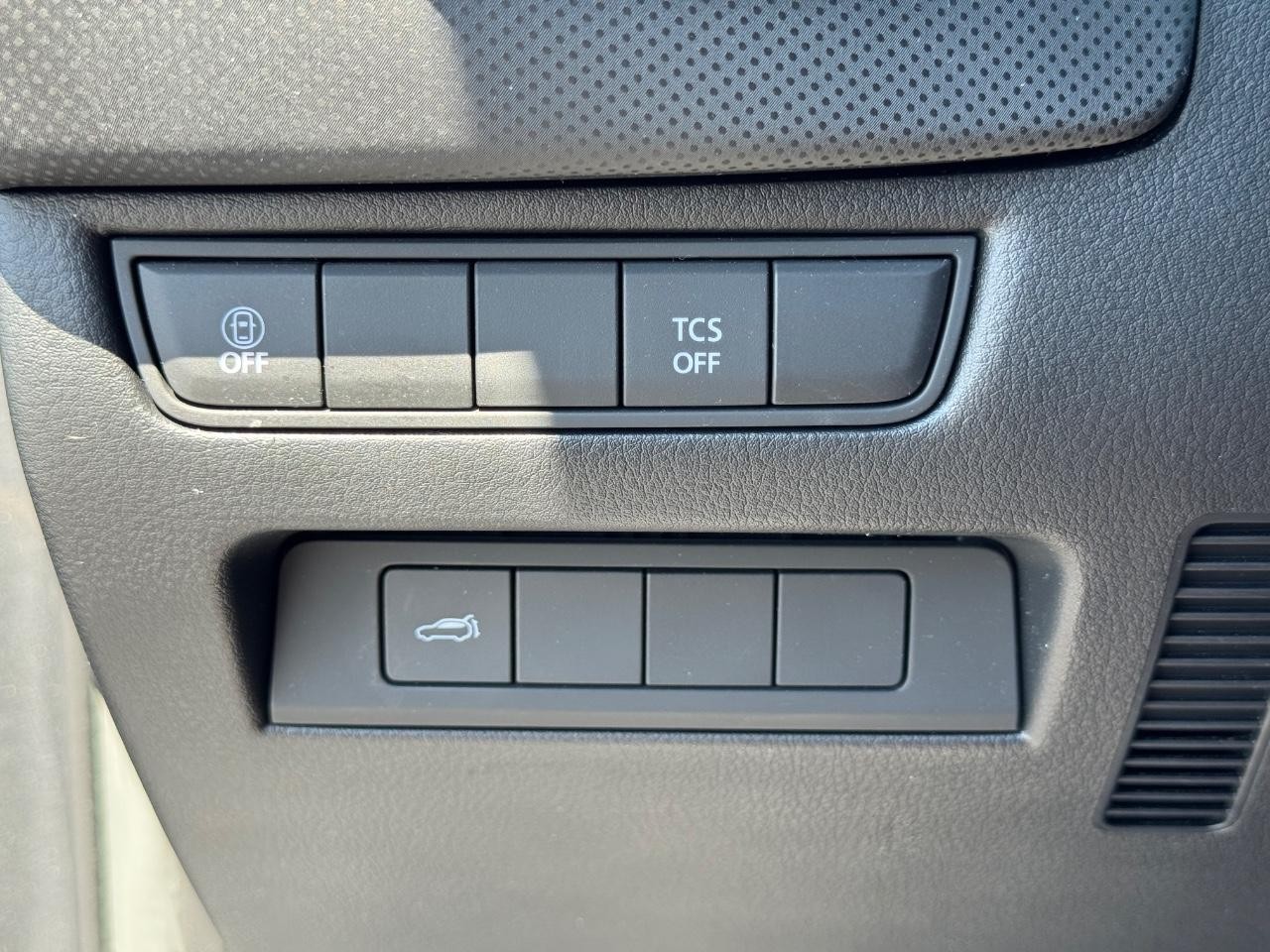 Mazda CX-50 Vehicle Full-screen Gallery Image 22