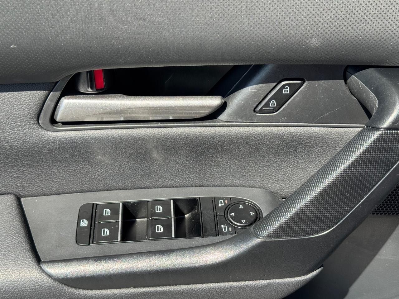 Mazda CX-50 Vehicle Full-screen Gallery Image 24