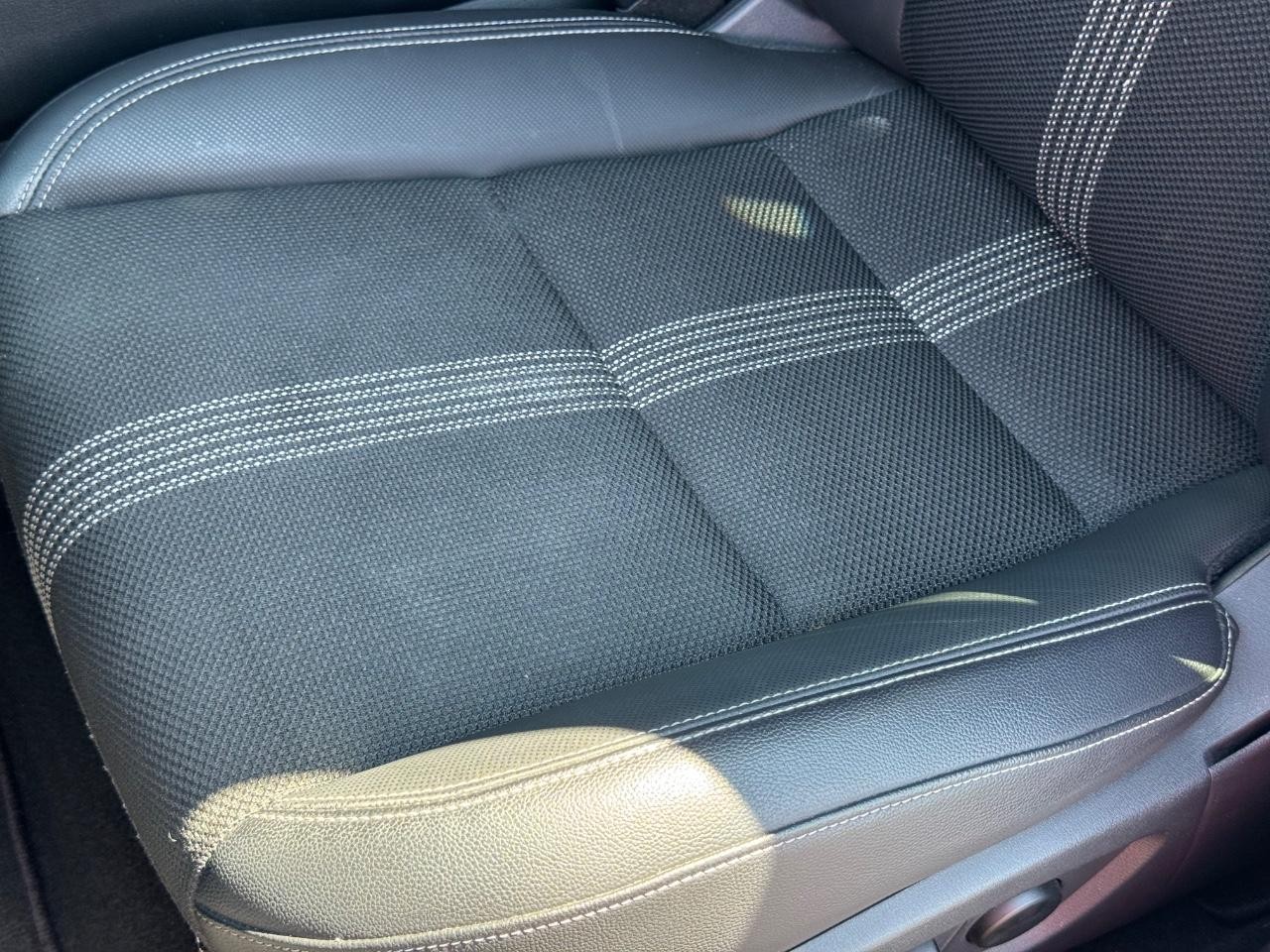 Mazda CX-50 Vehicle Full-screen Gallery Image 25