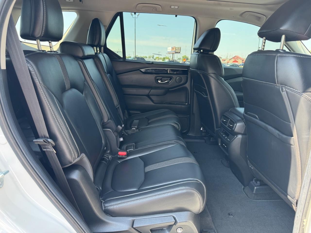 Honda Pilot Vehicle Full-screen Gallery Image 10