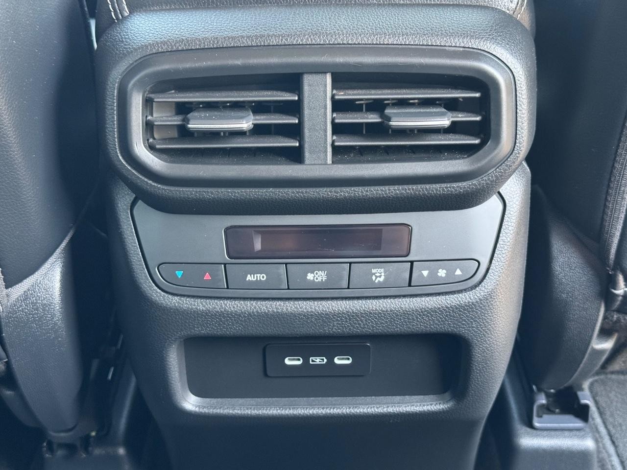 Honda Pilot Vehicle Full-screen Gallery Image 17