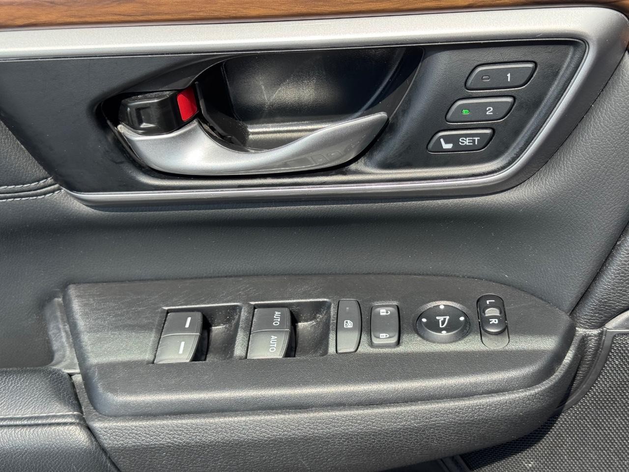 Honda CR-V Vehicle Full-screen Gallery Image 24