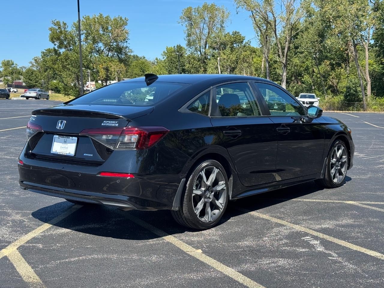 Honda Civic Sedan Hybrid Vehicle Full-screen Gallery Image 03